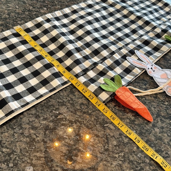 Easter checkered table or mantel runner EUC - Picture 10 of 10